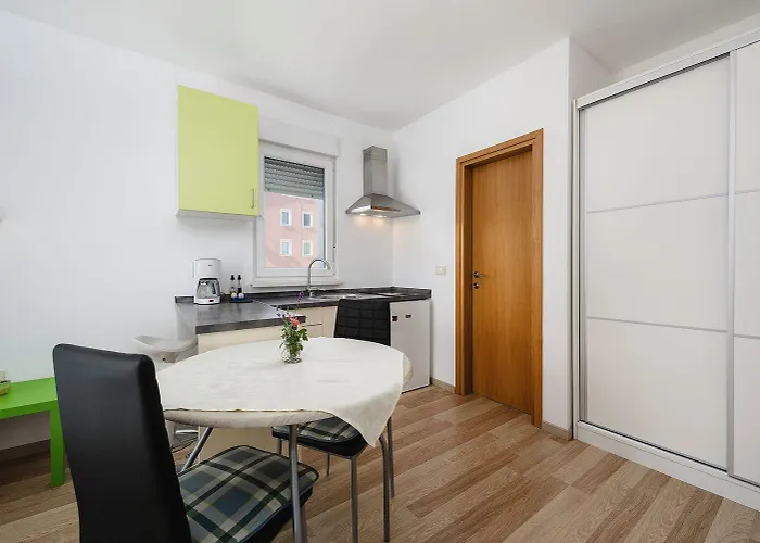 Lichtdurchflutetes Studio-apartment Nur 500 Meter Zum Mit Grillbereich Lägenhet