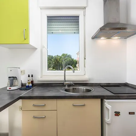 Lichtdurchflutetes Studio-apartment Nur 500 Meter Zum Mit Grillbereich *