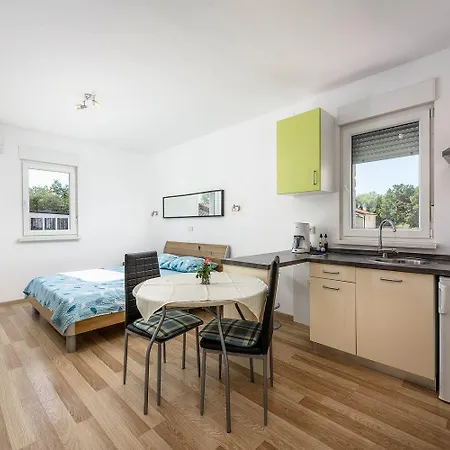 Apartamento Lichtdurchflutetes Studio-apartment Nur 500 Meter Zum Mit Grillbereich *