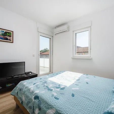 Lichtdurchflutetes Studio-apartment Nur 500 Meter Zum Mit Grillbereich * Umag