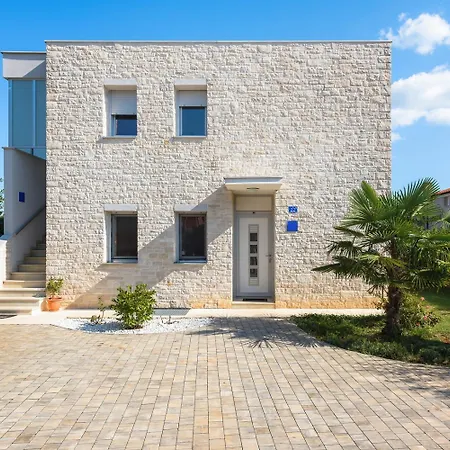 Lichtdurchflutetes Studio-apartment Nur 500 Meter Zum Mit Grillbereich Apartamento Umag