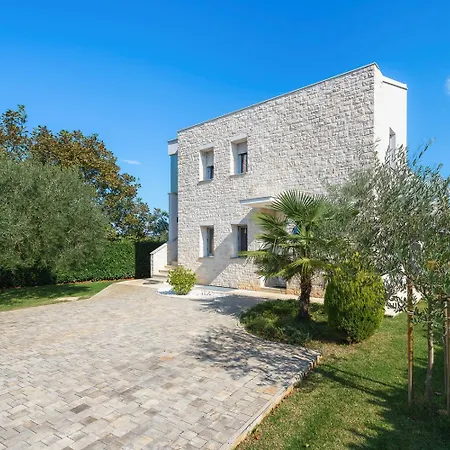 Apartamento Lichtdurchflutetes Studio-apartment Nur 500 Meter Zum Mit Grillbereich Umag
