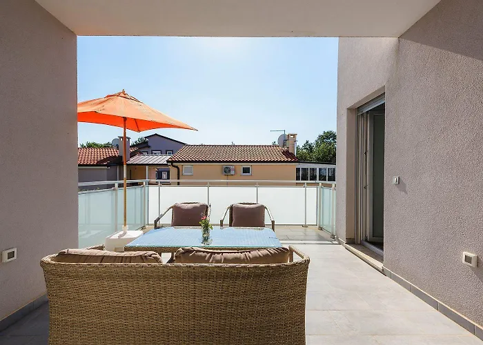 Appartement Lichtdurchflutetes Studio-apartment Nur 500 Meter Zum Mit Grillbereich Umag