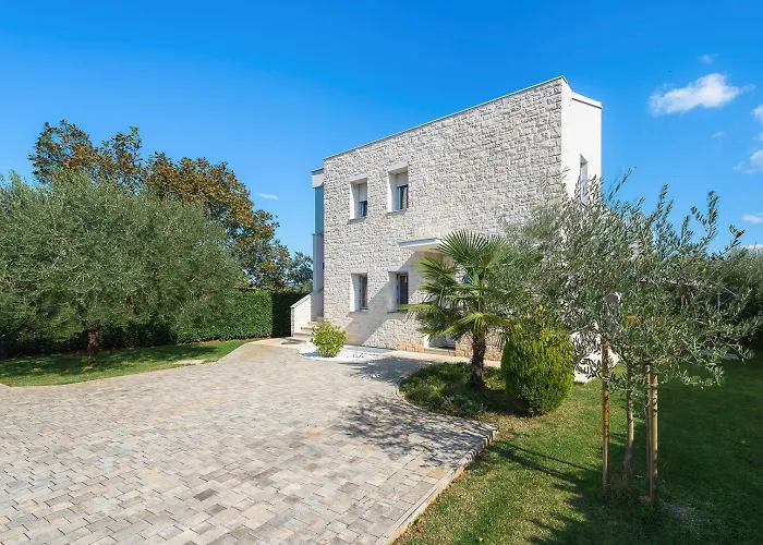 Appartement Lichtdurchflutetes Studio-apartment Nur 500 Meter Zum Mit Grillbereich Umag